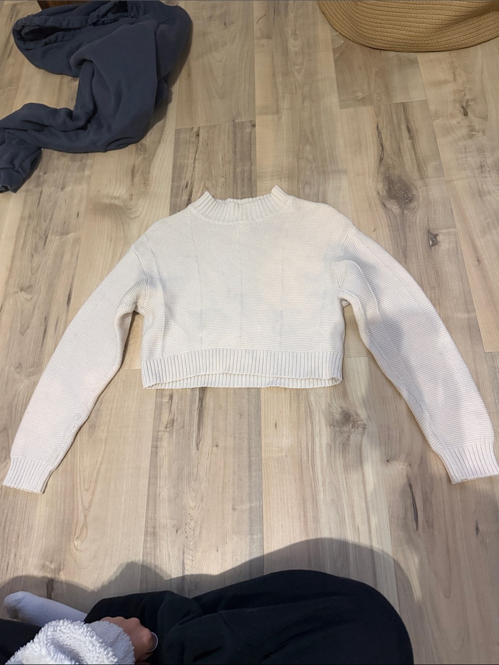 size xs L.A. Hearts cream mock neck cropped sweater